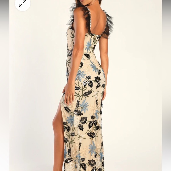 Like new, only worn once! Lulu’s dress size medium that is currently sold out - Picture 6 of 7